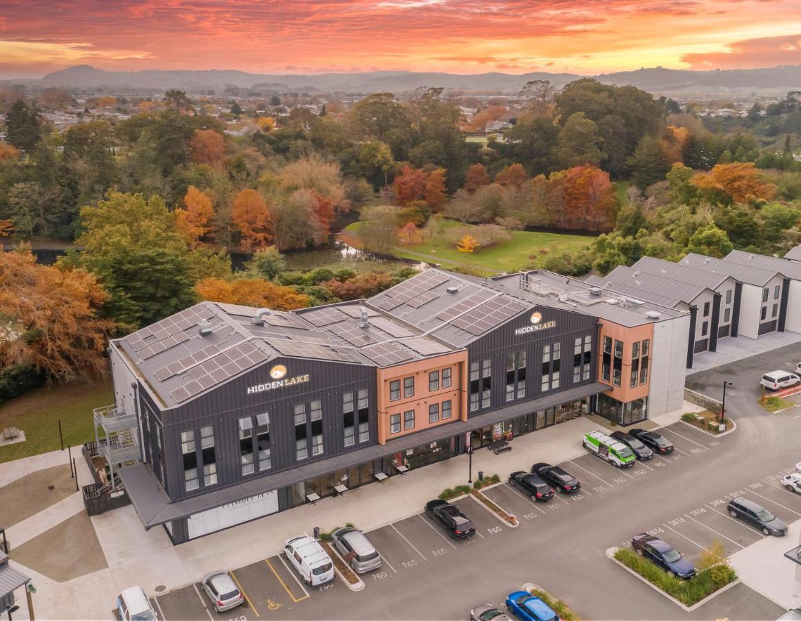 Hidden Lake Hotel & Apartments Cambridge Exterior photo