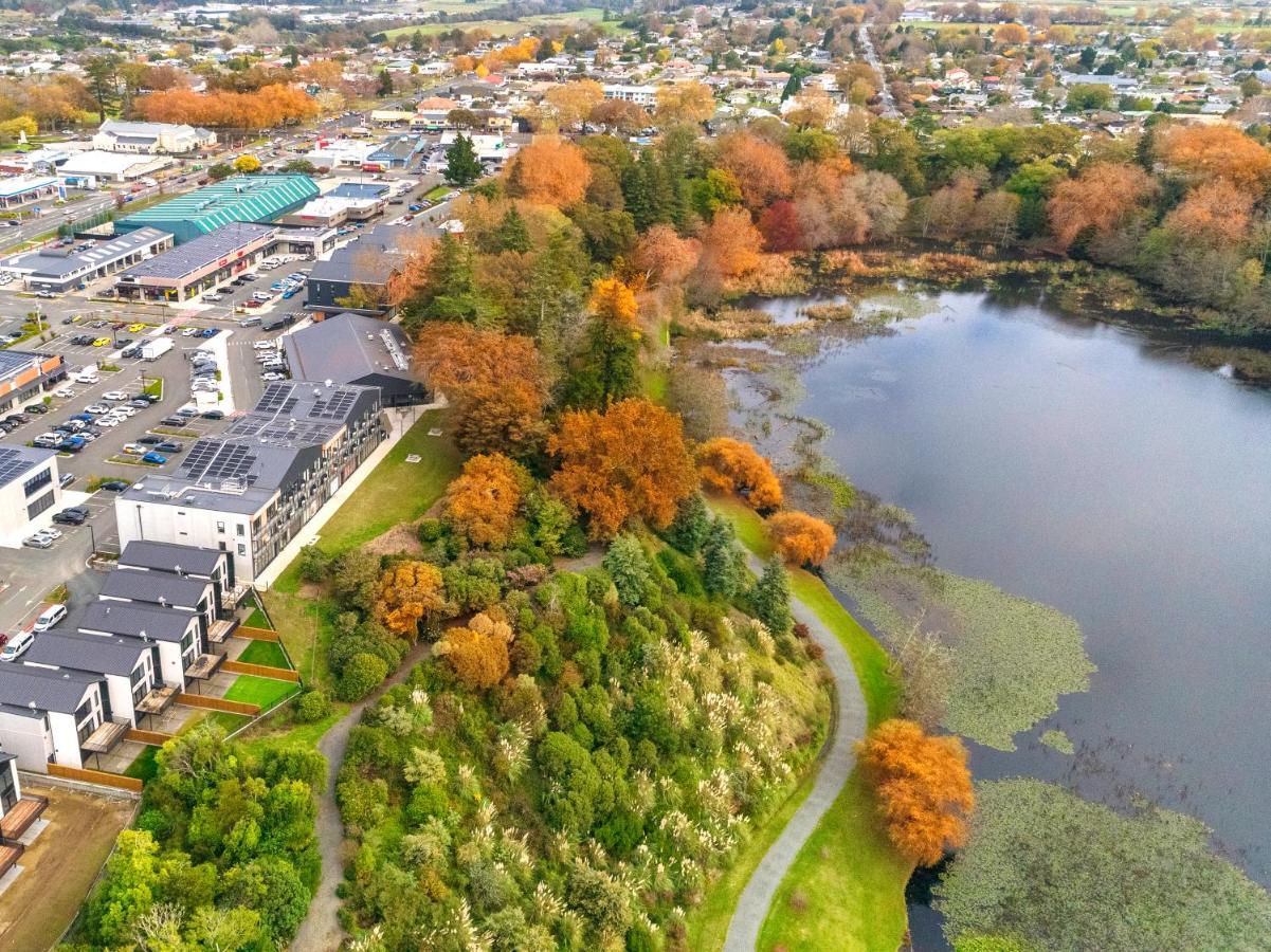 Hidden Lake Hotel & Apartments Cambridge Exterior photo